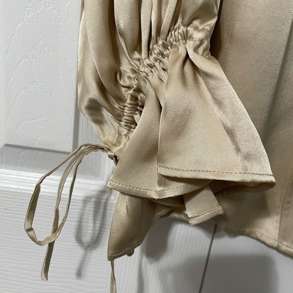 Vivienne Hu Women’s NWT Long Sleeve Gold Silk Style Large collar size 2 - Picture 5 of 16